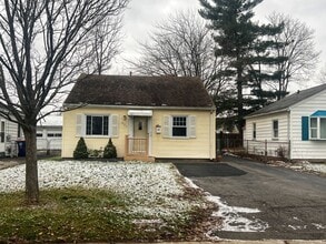 Building Photo - 331 Leonard Rd