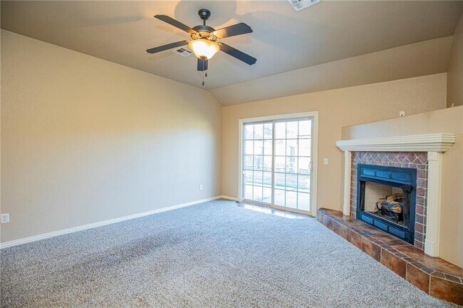 Building Photo - 4042 W Spring House Dr