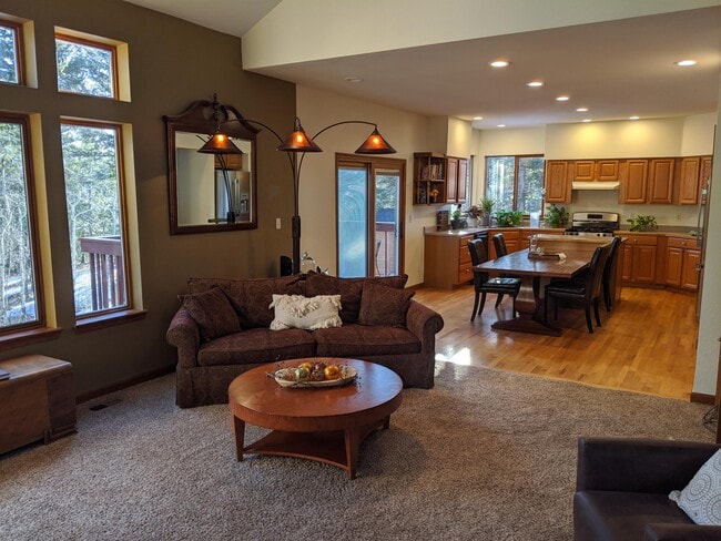 Building Photo - 512 Mary Beth Rd