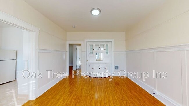 Building Photo - 547 24th St