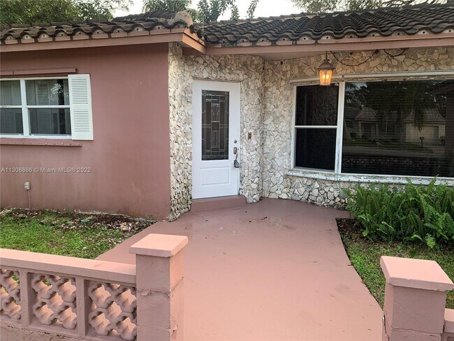 Foto del edificio - 5301 SW 7th St