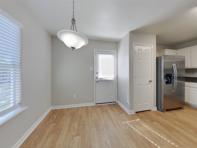 Foto del edificio - 6930 Waterlilly View Ln