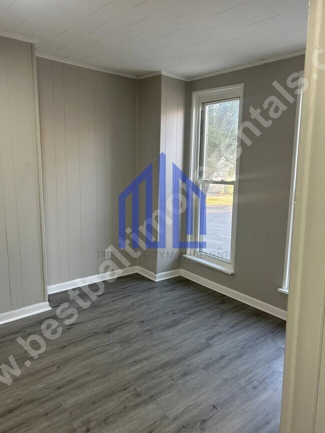 Foto del edificio - Coming Soon!!!!!! Spacious 3 Bedroom in We...