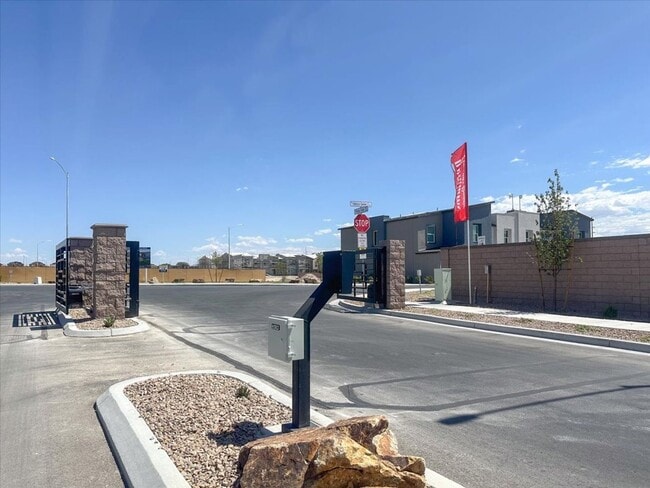 Building Photo - Beautiful Modern Townhome in the Northwest...