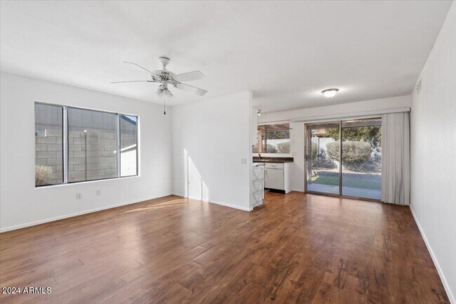 Foto del edificio - 1910 E Sandra Terrace