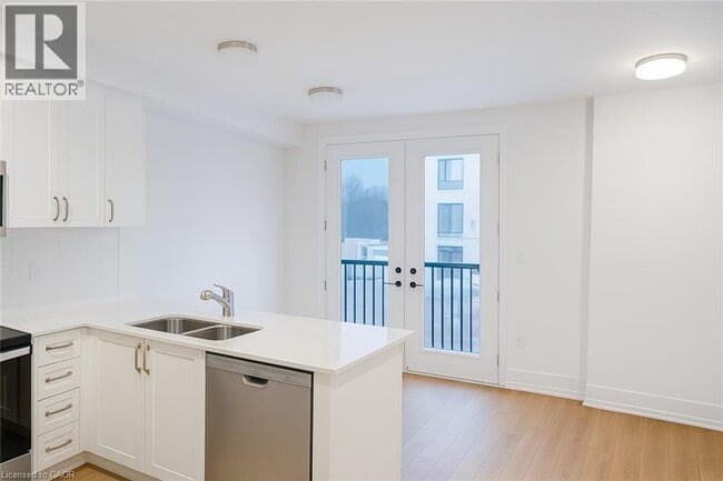 Building Photo - 99 Roger St