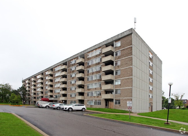 Building Photo - 145 & 147 Wellington St.