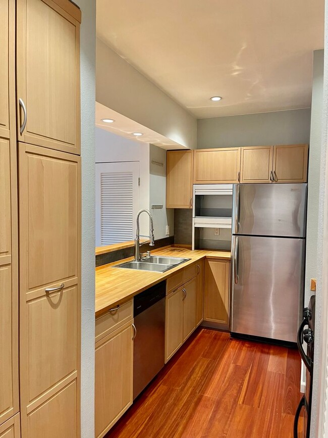 Foto del edificio - Spacious 1/1 Goleta Condo with Amenities!