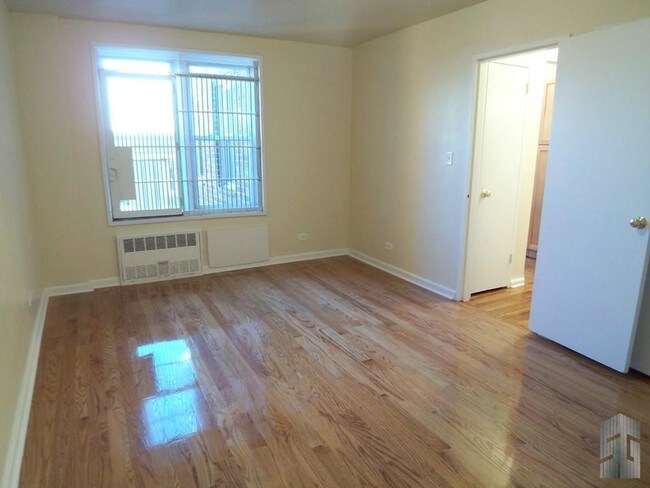 Foto del edificio - 277 E 207th St