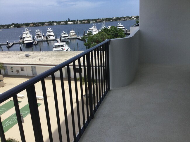 Foto del edificio - 1200 Marine Way