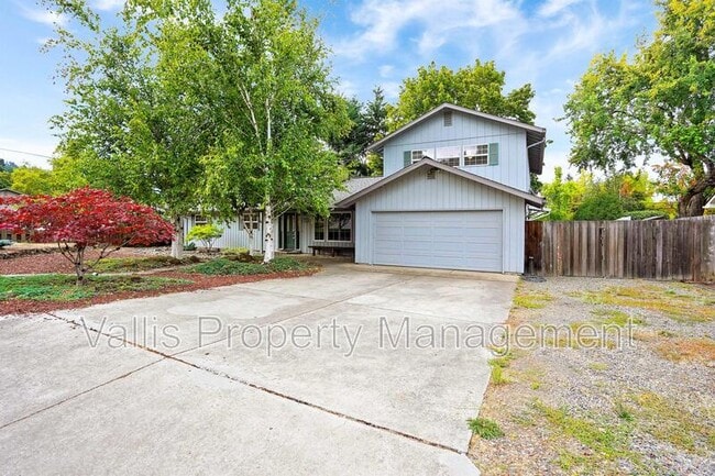 Building Photo - 3385 Camellia Dr S