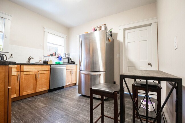 Building Photo - Allston 5 bed/2 bath with updated kitchen available 9/1/2026