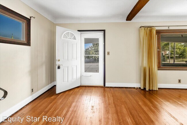 Building Photo - 4 br, 1.5 bath House - 9512 Garfield Blvd