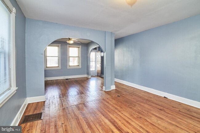 Building Photo - 1916 W 7th St