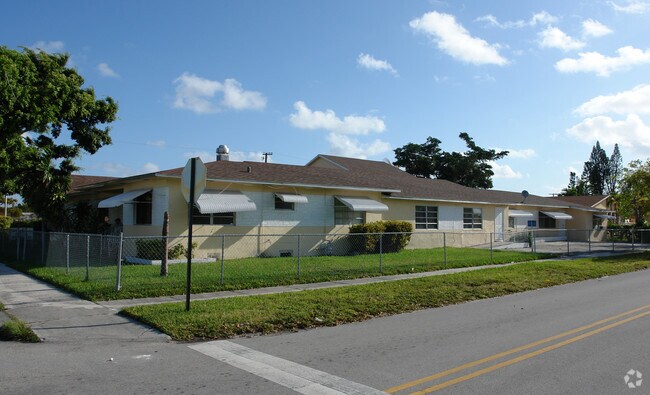 Building Photo - Sheridan Manor