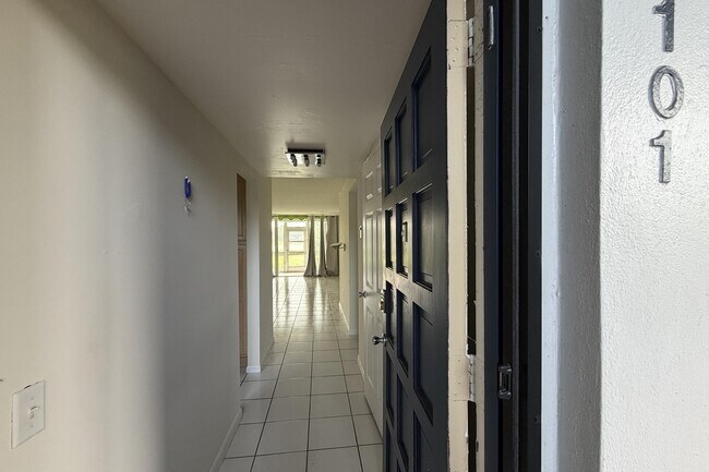 Foto del edificio - 4266 Deste Ct