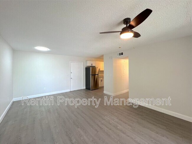 Foto del edificio - 3738 Central Ave