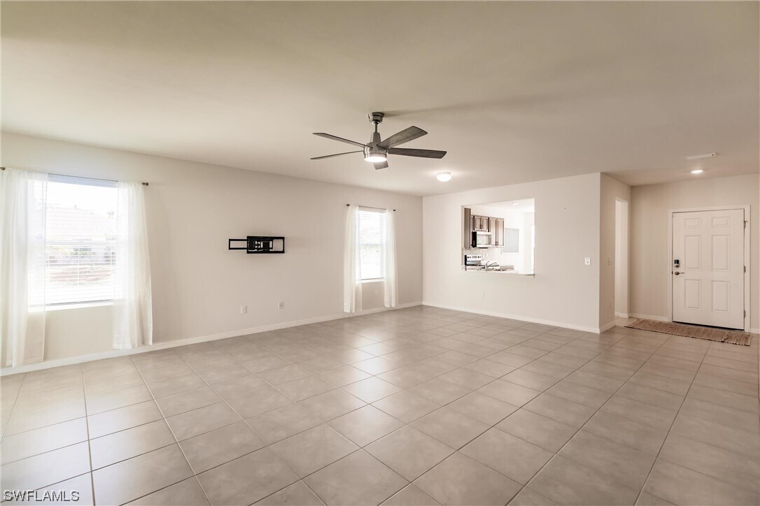 Foto del edificio - 2400 NW 26th Pl