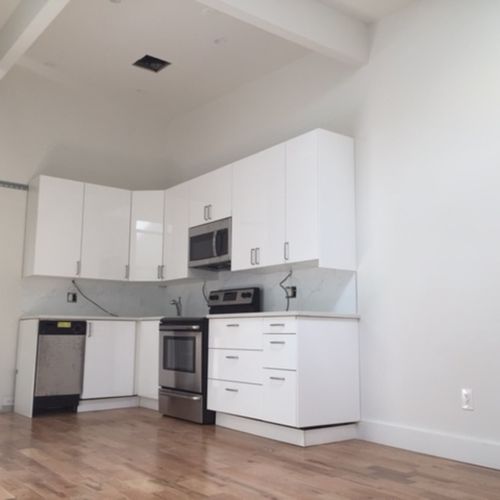 Primary Photo - 215 N Henry St
