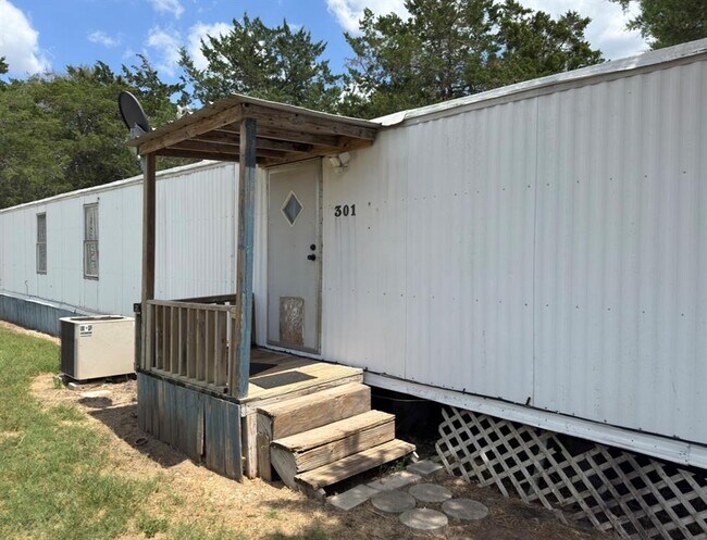 Building Photo - 301 Whitetail Ln