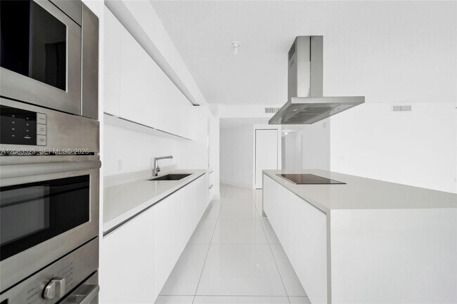 Building Photo - 300 Sunny Isles Blvd