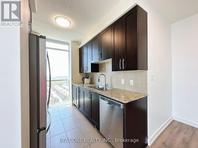 Photo du bâtiment - 4070 Confederation Pkwy