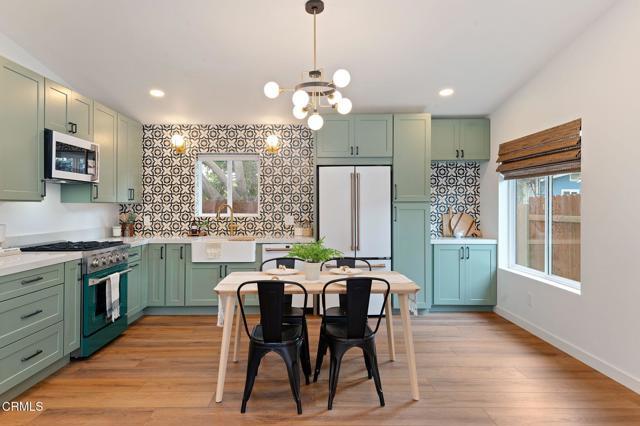 Foto del edificio - 114 S Santa Rosa St