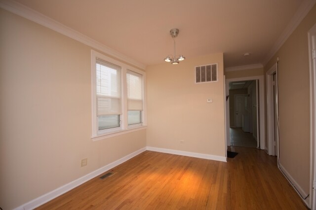 Building Photo - 2943 W Belmont Ave
