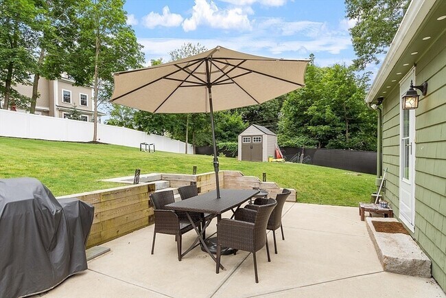 Building Photo - 193 St Mary St