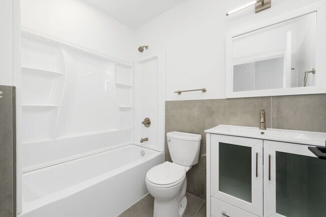 Foto del edificio - 2151 Colerain Ave