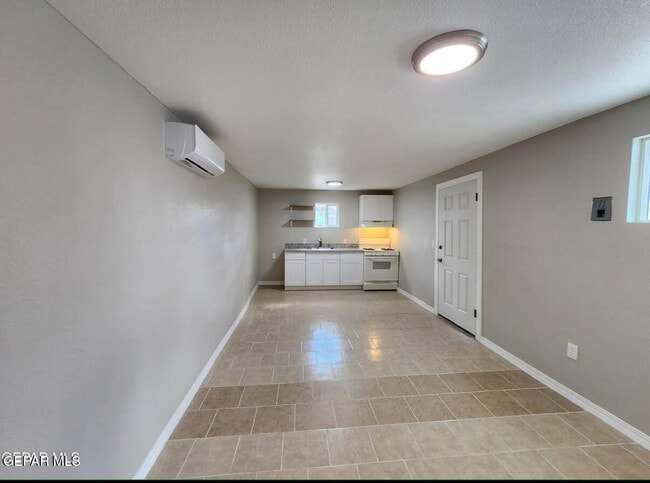 Building Photo - 116 N Clark Dr