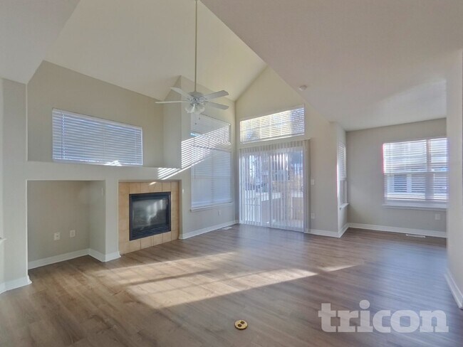 Foto del edificio - 13295 Holly St