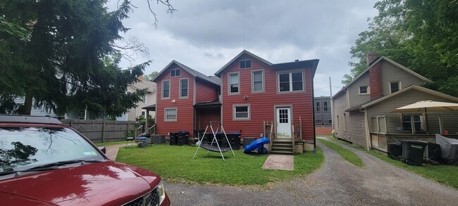 Building Photo - 38 Brook St