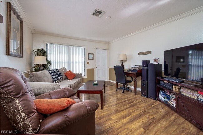 Foto del edificio - 9639 Eaton Gardens Ln