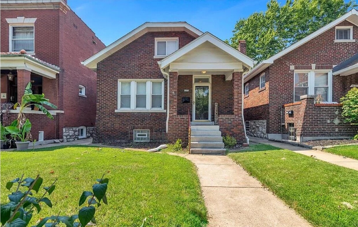 Primary Photo - 1035 Central Ave