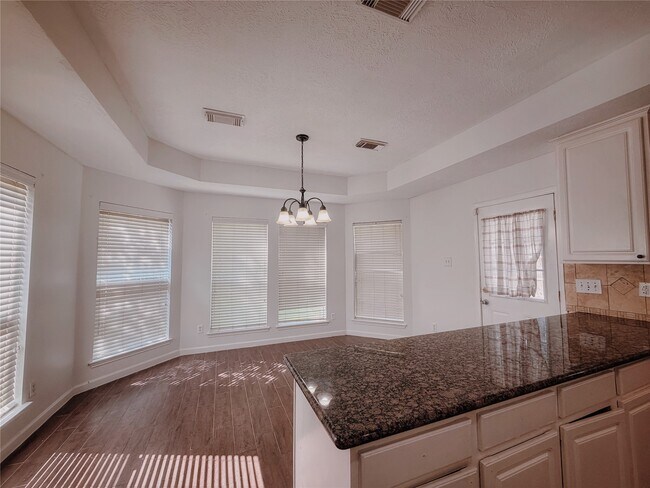 Foto del edificio - 3110 Waters View Dr