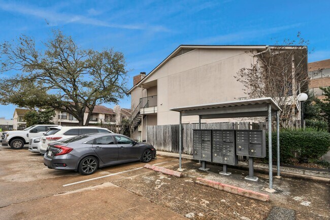 Foto del edificio - 1818 Augusta Dr