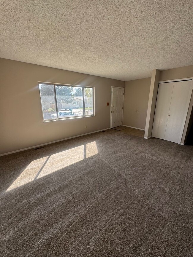 Building Photo - Lovely 3 bedroom 2 bath in North Colorado ...