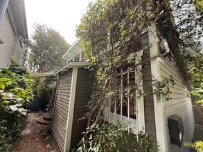 Building Photo - Hidden Garden Retreat – A One-Bedroom Oasis in the Heart of Venice