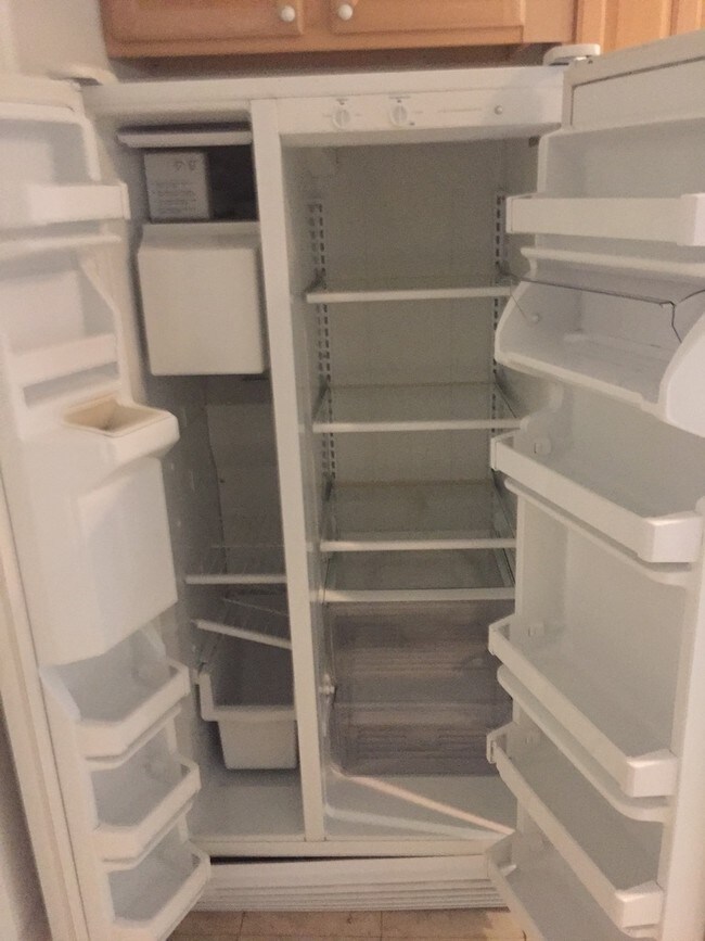 Fridge 1 D - 4300 Stablemere Ct