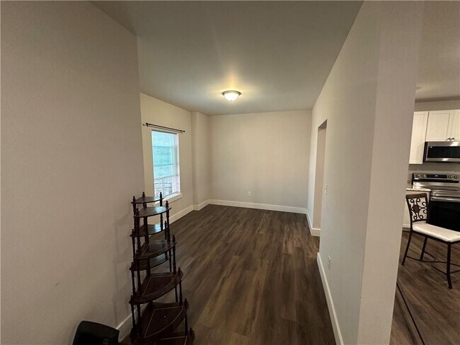 Foto del edificio - 370 Crestbrook Ln