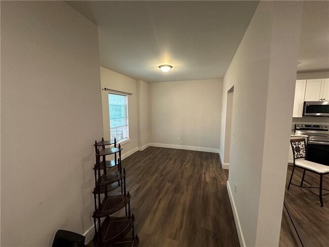 Building Photo - 370 Crestbrook Ln