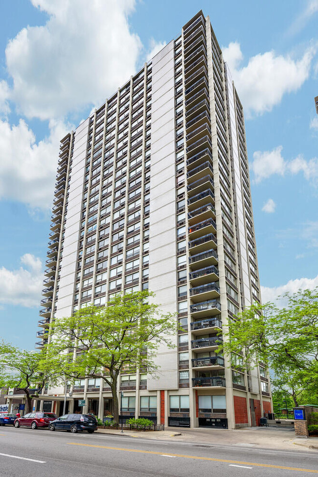 Building Photo - 1355 N Sandburg Ter