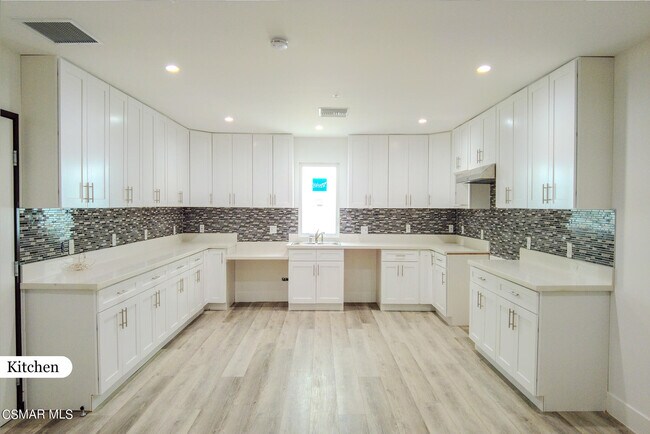 Foto del edificio - 639 W 9th St
