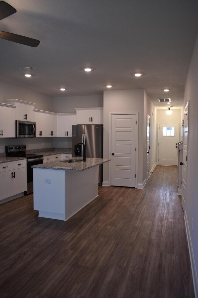 Foto del edificio - 4190 Taylor Pond Rd