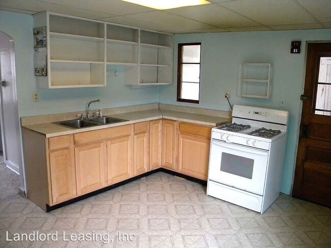 Building Photo - 613 Tenney Ave