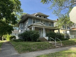 Building Photo - 1600 W Callender Ave