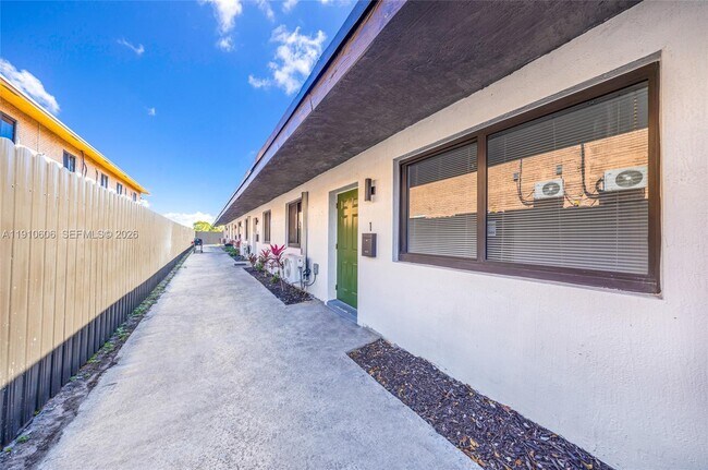 Foto del edificio - 920 NW 8th Ave