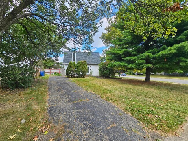 Foto del edificio - 2084 Brookfield Rd
