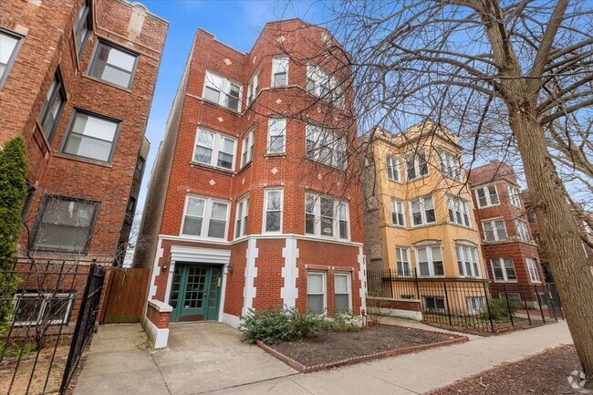 Building Photo - 6445 N Greenview Ave